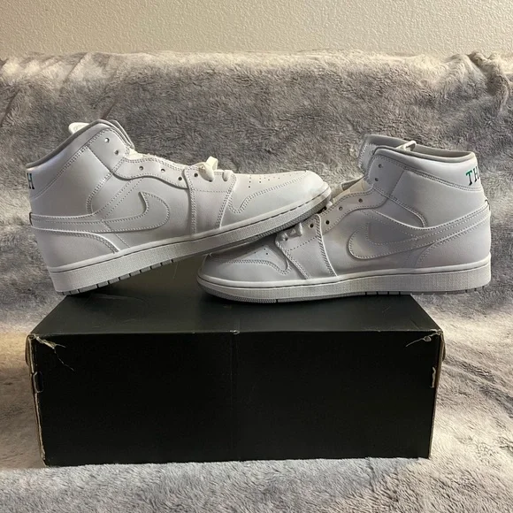 Nike Air Jordan 1 Mid White Wolf Grey Isaiah Thomas Boston  display picture 2